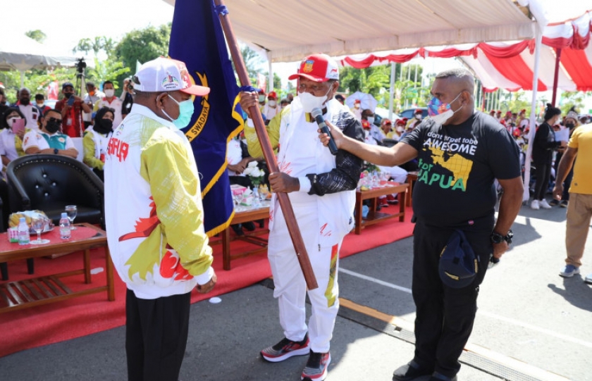 Gubernur Papua Lepas 280 Atlet Papua Berlaga di Peparnas XVI. [Foto: Pemprov Papua]