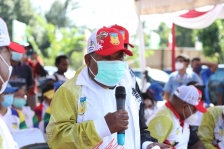 Gubernur Lukas Enembe Targetkan Papua Juara Umum di Peparnas.