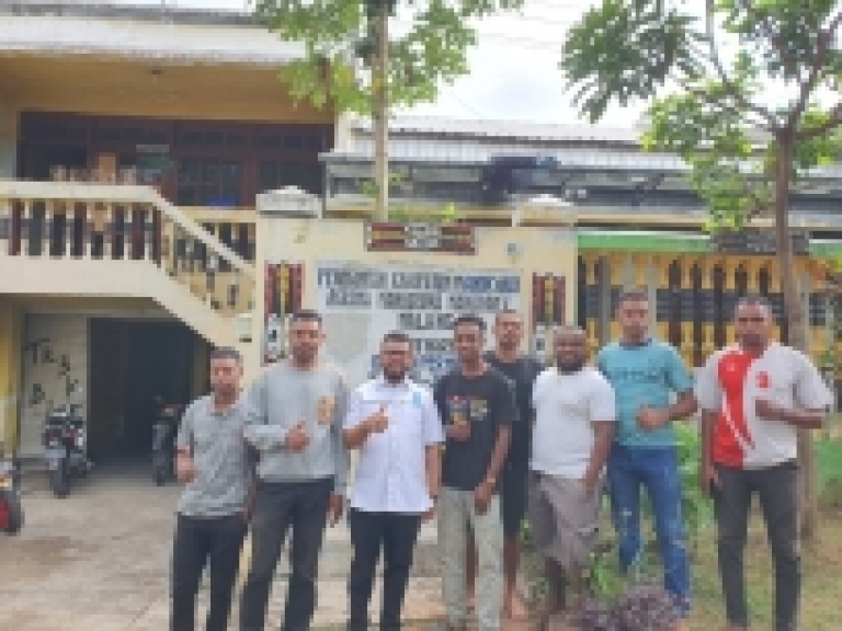 Filep Wamafma menemui Mahasiswa/i Manokwari di asrama Mansinam Malang (17/10)