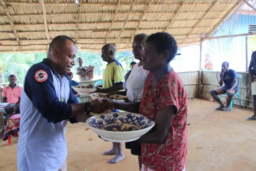 Wabup Minta Maaf Secara Adat dan Dukung Pemekaran Distrik di Mokairo. [Foto: Humas Pemkab Kaimana]