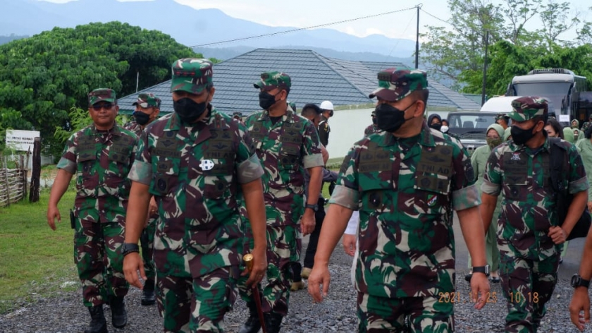 KSAD Jenderal TNI Dudung Sebut KKB Bukan Musuh Indonesia. [Foto: ist]