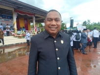 Anggota DPRD kabupaten Manokwari Romer Tapilatu. [Foto: Rolly]