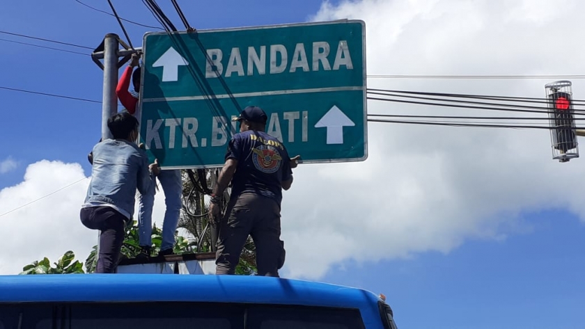 Kasat Lantas Manokwari Imbau Masyarakat Jaga Prasarana Lalu Lintas. [Foto: Rolly]