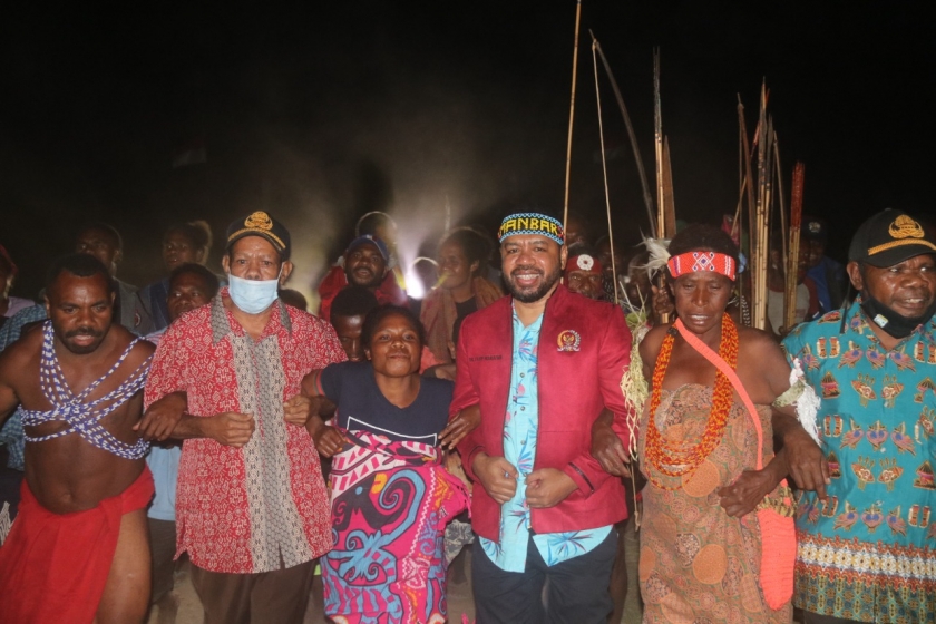 Senator Papua Barat Dr. filep Wamafma, SH, M.Hum.