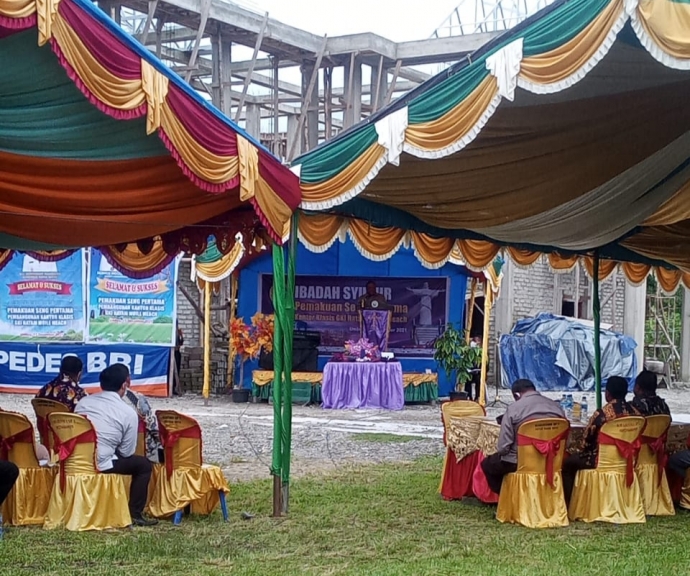 Acara pemangkuan senk di kantor Klasis Hatam, Moile dan Meya di dataran Warpramasi yakni Warmare, Prafi, Masni dan Sidey, Klasis Manokwari. [Foto: WRP]