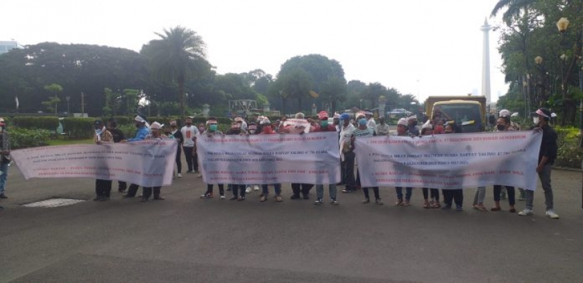 Paguyuban Nusantara Yalimo Bangkit melakukan demonstrasi di Patung Kuda, Jakarta Pusat, Senin (20/12/2021). [Foto: innews]