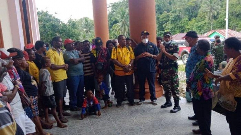 Kodim Maybrat Lakukan Penjemputan Pengungsi Kisor Maybrat. [Foto: kasuari18-tniad.mil.id]