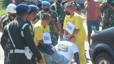 Rekontruksi kasus tabrak lari Salsa dan Handi digelar di Jalan Raya Bandung-Garut tepatnya di Desa Ciaro Kecamatan Nagreg Kabupaten Bandung, Senin (3/11/2021). [Foto: Tribun Jabar/Lutfi Ahmad]