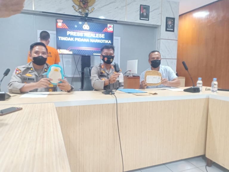 Press release tindak pidana Narkotika Polres Manokwari. [Foto: Rolly]