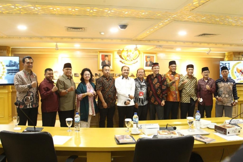 Ketua Komite I Fachrul Razi, didampingi Wakil Ketua Komite I DPD RI Filep Wamafma dan Ahmad Bastian pada RDPU bahas evaluasi atas pelaksanaan Undang-Undang Nomor 11 Tahun 2006 tentang Pemerintahan Aceh (UUPA), di Gedung DPD RI, Selasa (18/1/22)