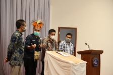 Stafsus Presiden Billy Mambrasar saat menghadiri peresmian Pusat Inkubasi Bisnis dan Teknologi (IBT) Polinef, Papua Barat, Kamis (20/01/2022). [Foto: Tim Stafsus Presiden Billy Mambrasar]