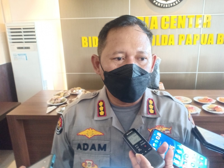 Kabid Humas Polda Papua Barat Kombes Pol Adam Erwindi.