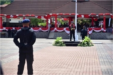 Satuan Brimob Polda Maluku menerima penghargaan dari Korps Brimob Polri yang telah menuntaskan penugasan penanganan konflik sosial di Maluku dan Papua di Ambon hari ini, Rabu (2/2/2022). [Foto: Humas Polda Maluku]