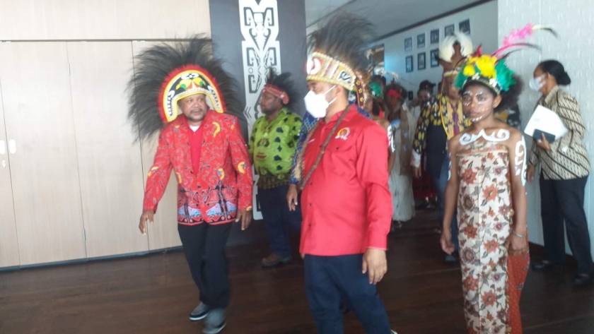 Wakil Ketua I Komite I DPD RI Dr. Filep Wamafma, SH. M.Hum. CLA.