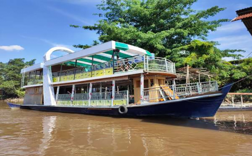 Ilustrasi Kafe Apung Perahu di Pekanbaru, Riau. [Foto: ist]