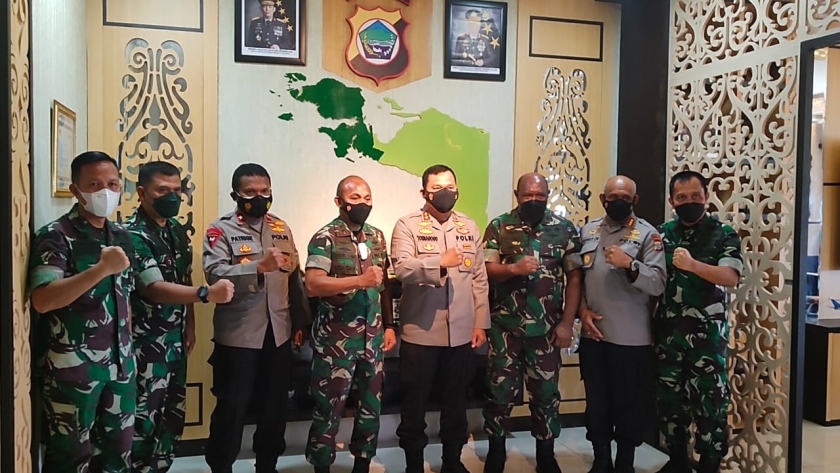 Kapolda Sambut Hangat Kunjungan Pangdam XVIII Kasuari di Polda Papua Barat.