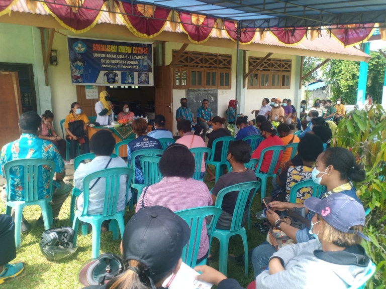 Sosialisasi Vaksin Anak di SD N 44 Amban, Manokwari. [Foto: Rolly]
