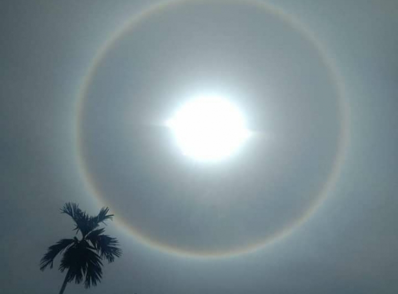 Fenomena Halo Matahari terjadi di Kampung Idoor Teluk Bintuni. [Foto: MW]