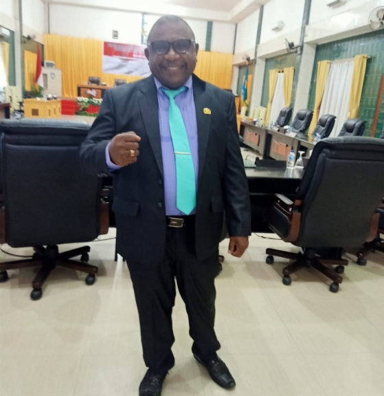 Kepala Dinas Kesehatan Kabupaten Teluk Bintuni Frangky D. Mobilala., MKS., M.Kes. [Foto: MW]