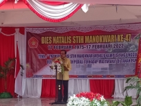 Robert Kardinal saat memberikan sambutan pada Dies Natalis STIH Manokwari, Kamis (17/2/2022). [Foto: Rolly]