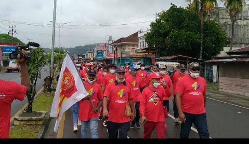 Ketua STIH dan Robert Kardinal Lepas Ratusan Peserta Jalan Santai. [Foto: Humas STIH]