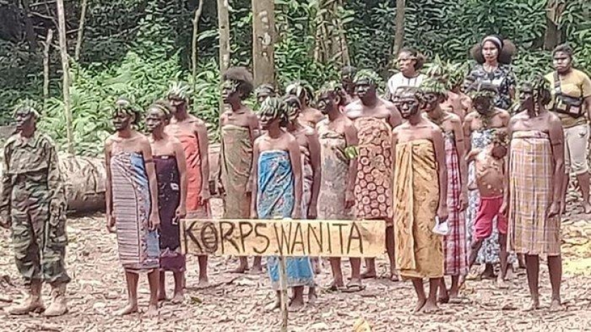 Proses peresmian Batalyon Somb Winan Kodap XII Kaimana dengan melibatkan wanita. [Foto: TPNPB-OPM]