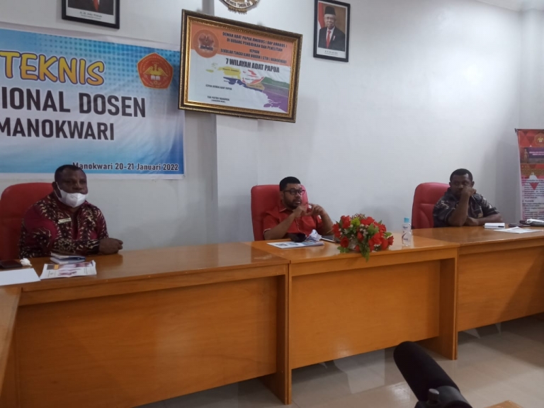 Senator Filep Wamafma Terima Kunjungan dari Suku Sumuri Bintuni. [Foto: WRP]