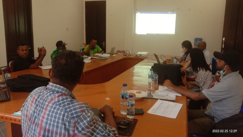 Perusda dan Dinas Lingkungan Hidup Bintuni Lakukan Brainstorming Bersama. [Foto: MW]