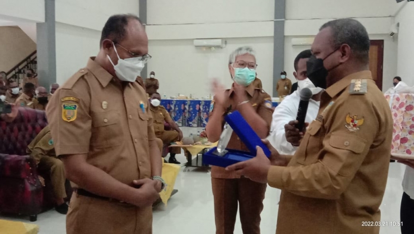 Jabat Sekda Nabire, Herman Kayame Hadiri Perpisahan di Bintuni. [Foto: MW]