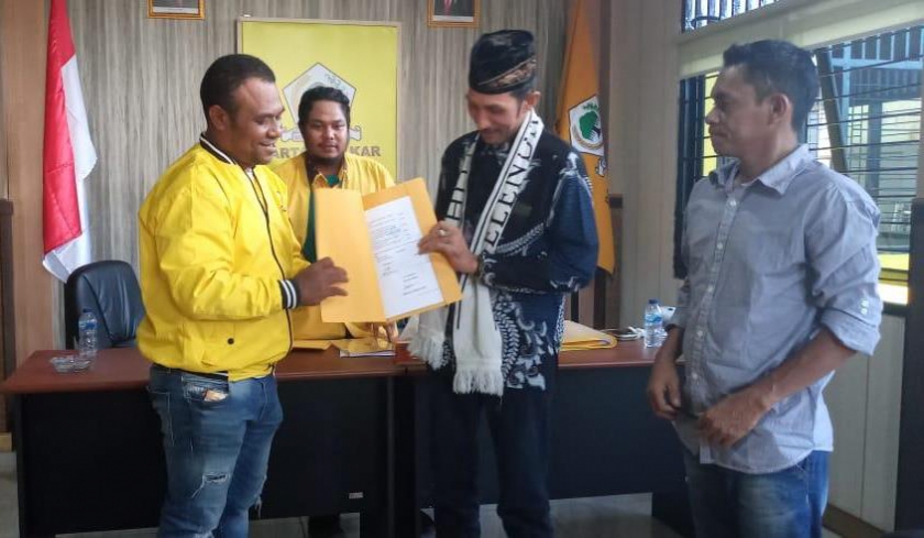 Sirajudin, SH., M.Si, Saat mendaftar di DPD II Partai Golkar Manokwari (Foto: dok/Istimewa)