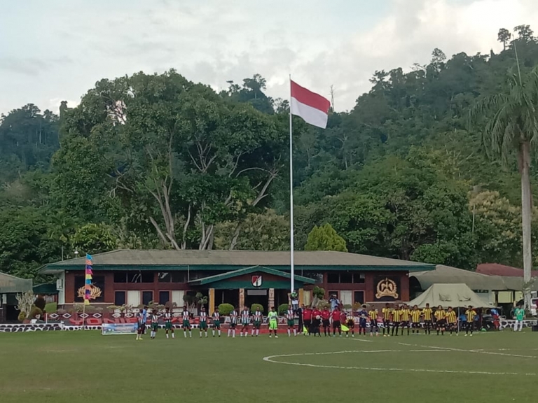 Babak semifinal Bupati Cup Nabire tahun 2022 Kamasan FC versus Bintang Dogiyai FC pada laga sore ini, Kamis (7/4/2022) di Markas Besar Batalyon 753 Arvita.