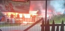 KKB Bakar Belasan Rumah di Kampung Kago, Puncak, Papua. [Foto: ist]
