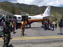 Korban KKB di Puncak Jaya Diberangkatkan ke Toraja dan Jayapura. [Foto: tribratanews]