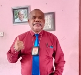 Direktur LP3BH Manokwari Yan Christian Warinussy, SH.