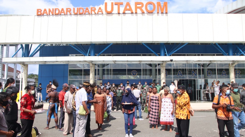 Bupati Kaimana Terima Duta Besar Sychellees Bahas Pengembangan Pariwisata. [Foto: Humas Pemda Kaimana]