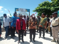 Gubernur Dominggus Buka Raker Suku Byak Papua Barat di Raja Ampat.