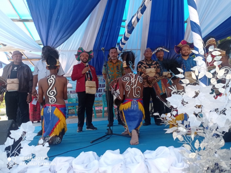 Penjemputan Gubernur dan rombongan di kampung Yensawai, Raja Ampat.