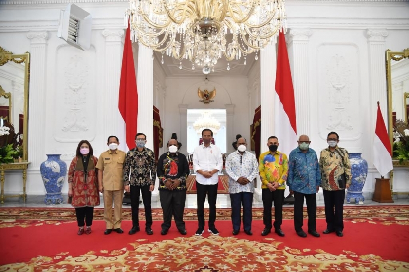 Pimpinan Majelis Rakyat Papua (MRP) Provinsi Papua dan Papua Barat saat menemui Presiden Joko Widodo (Jokowi) di Istana Merdeka. [Foto: ist]