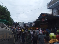 Toko Sembako di Kompleks Borasi Terbakar. [Foto: WRP]