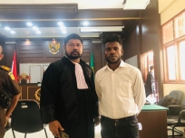 Melkyas Ky bersama kuasa hukumnya Yohanis Mambrasar.