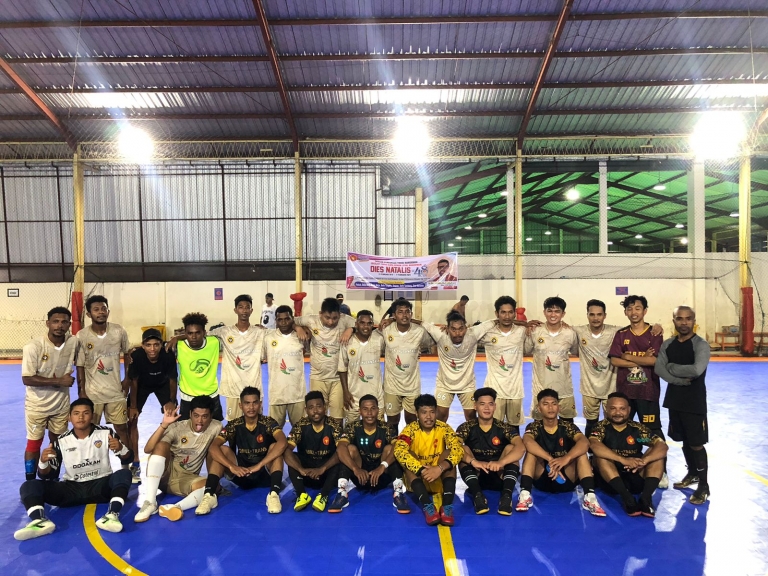 Tim futsal STIH kelas B Prafi dan tim H3 FC.