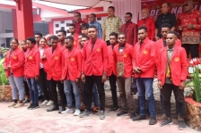 Keluarga besar STIH Manokwari.