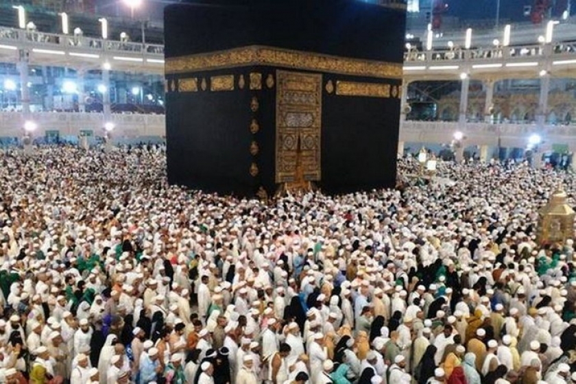 Tawaf mengelilingi Ka'bah. [Foto: ist]