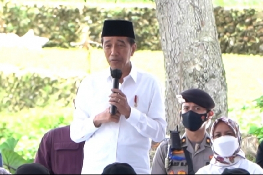 Presiden Jokowi usai meresmikan Mayapada Hospital Bandung hari ini, Senin (6/3/2023).