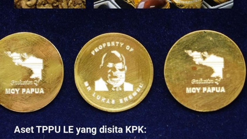 Koin emas berwajah Lukas Enembe. [Foto: Dok. KPK]