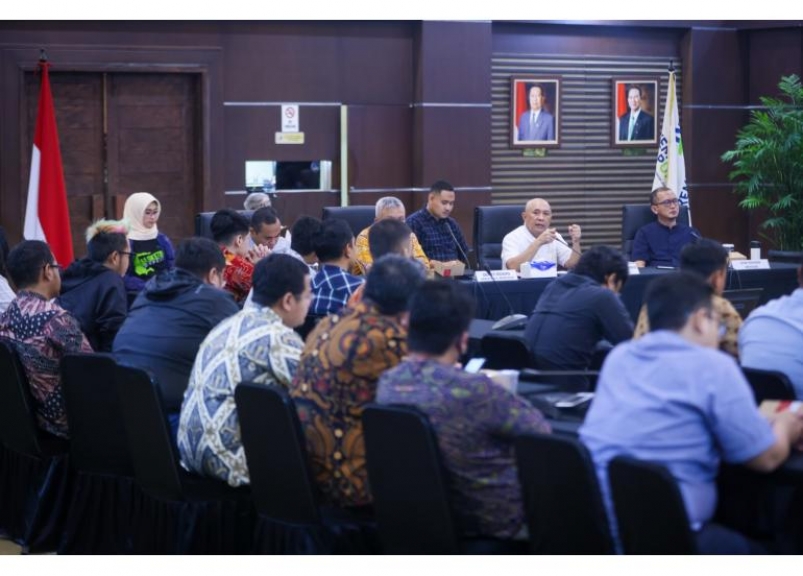 MenKopUKM Teten Masduki saat pertemuan dengan para seller online dari berbagai platform, di Jakarta, Senin (14/8). [Foto: Kemenkop UKM]