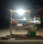 Salah satu kios pengecer BBM di Kota Bintuni. [Foto: MW]