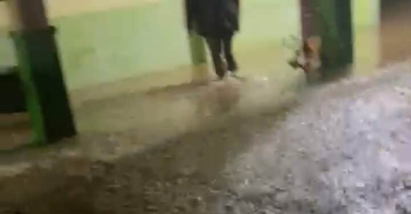 Bangunan SMPN 16 Wariori terendam Banjir. [Foto: Jubi]