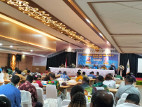 Dr. Filep Wamafma sampaikan sejumlah poin penting dalam Mubes Suku Doreri.