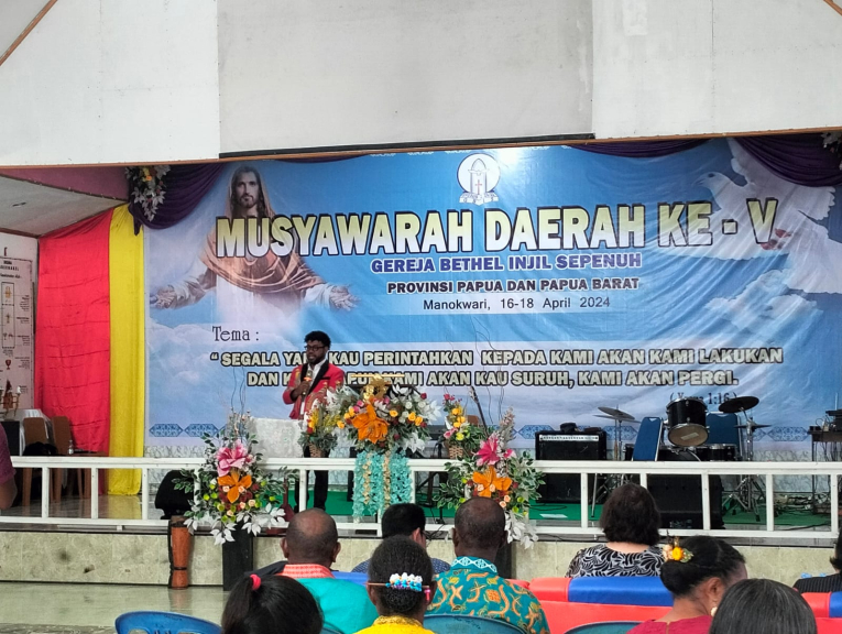 Senator Filep Wamafma Hadiri Musda GBIS di Manokwari, Selasa (16/4/2024).